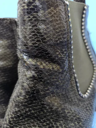 Botines verdes con tachuelas