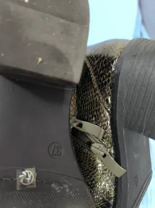 Botines verdes con tachuelas