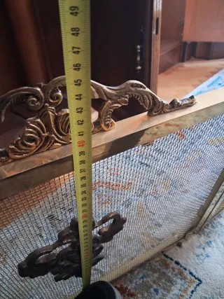 Protector de chimenea metálico dorado