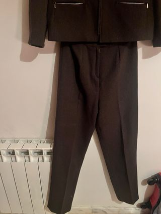 Traje chaqueta y pantalón marrón