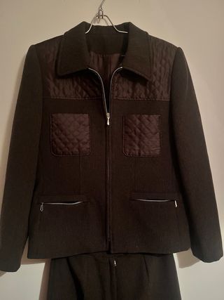 Traje chaqueta y pantalón marrón