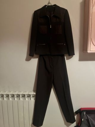 Traje chaqueta y pantalón marrón