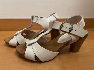 Sandalias tacón de piel blancas. Usadas 2 veces.