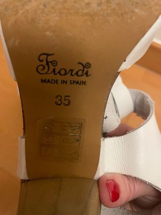 Sandalias tacón de piel blancas. Usadas 2 veces.