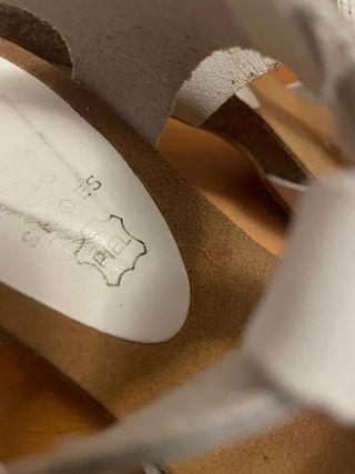 Sandalias tacón de piel blancas. Usadas 2 veces.