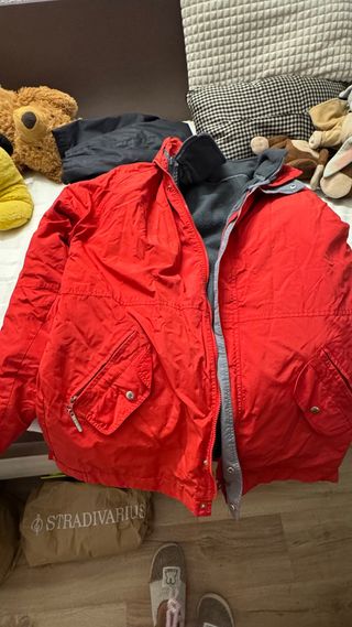Chaqueta reversible roja y gris