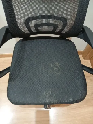 Silla de oficina ergonómica negra