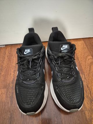 Nike Vomero 18 Talla 44 Negro