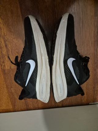 Nike Vomero 18 Talla 44 Negro