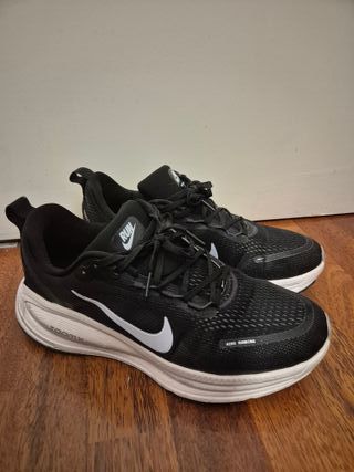 Nike Vomero 18 Talla 44 Negro