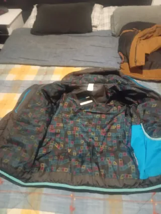 Cazadora de invierno negra y azul talla 12 años