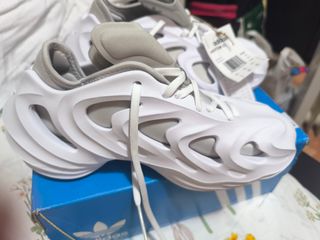 Zapatillas Adidas adiFOM Q Blancas y Grises