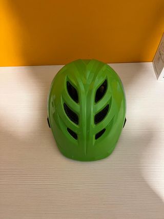 Casco infantil verde