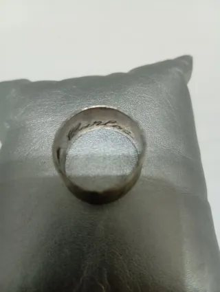 Anillo plateado con diseño