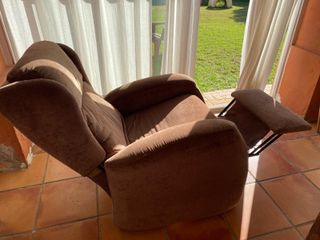 Sillón reclinable con reposapiés