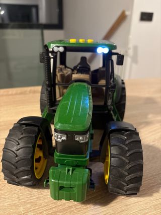Tractor John Deere 7R Bruder