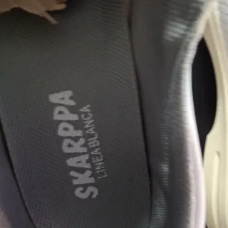 Zuecos SKARPPA blancos