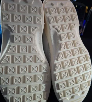 Zuecos SKARPPA blancos