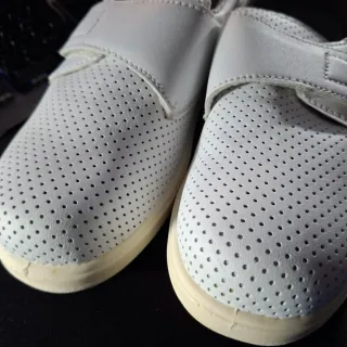 Zuecos SKARPPA blancos