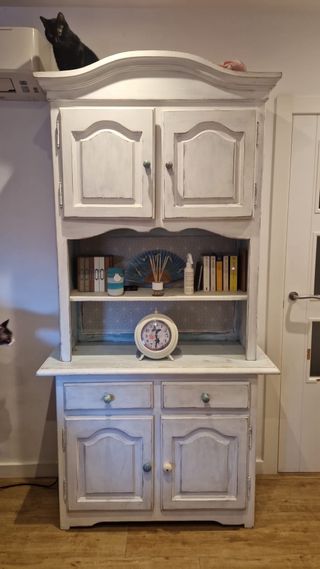 Vitrina recuperada azul y blanca