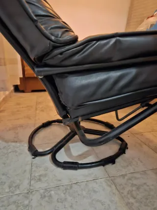 Dos butacas de piel negras