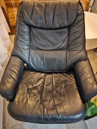 Dos butacas de piel negras