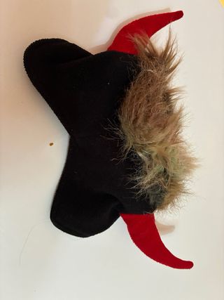 Gorro RIDO con cuernos y pelo