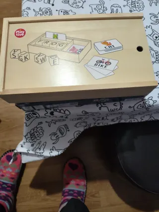 Cubos de madera con letras