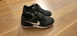 Zapatillas Nike Mujer Negras y Blancas