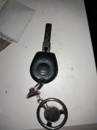 Llave Coche Seat con Llavero Volante