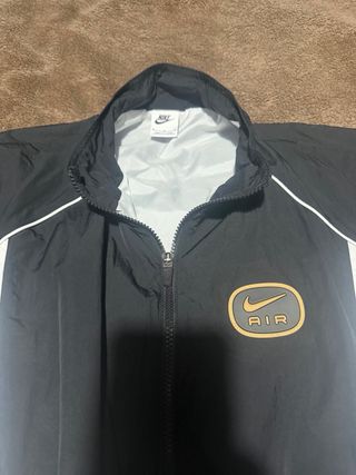 Chaqueta Nike Air Negra Blanca metallic gold