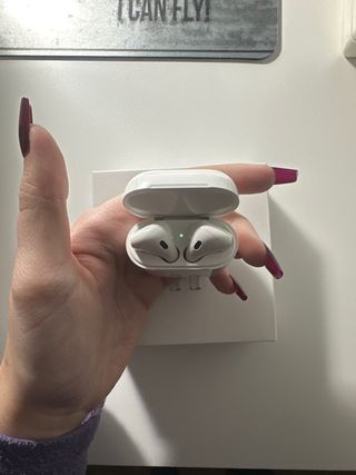 AirPods Apple