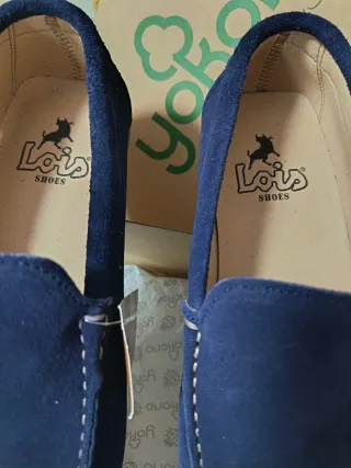 Zapatillas de ante azul marino, sin estrenar.