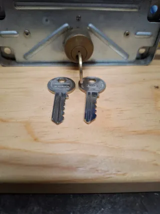 Cerraduras para persianas metálicas