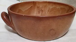 Casseruola in terracotta con manico