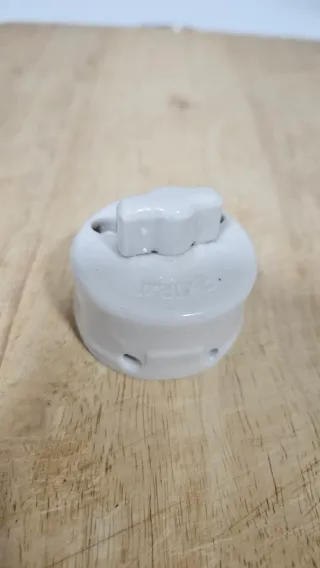 Interruptor y pomos cerámica antiguos