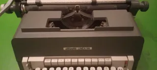 Máquina de escribir Olivetti Línea 98