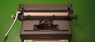 Máquina de escribir Olivetti Línea 98