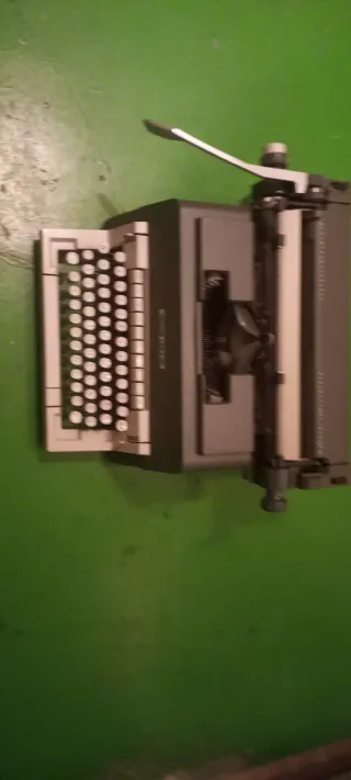 Máquina de escribir Olivetti Línea 98