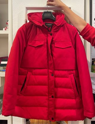 Plumas rojo con capucha