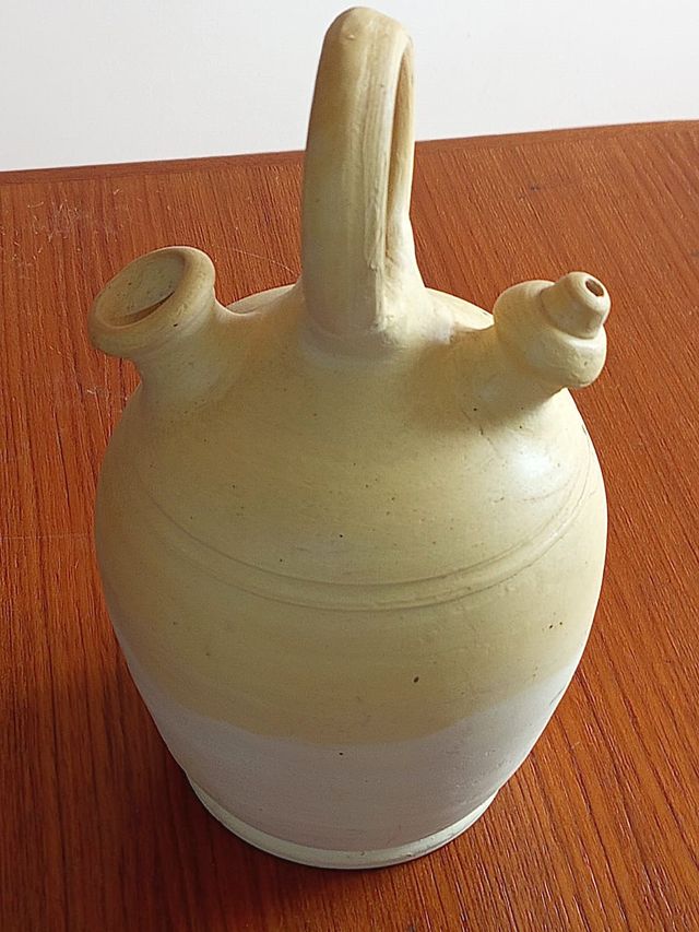 Botijo o Porrón Blanco de Barro