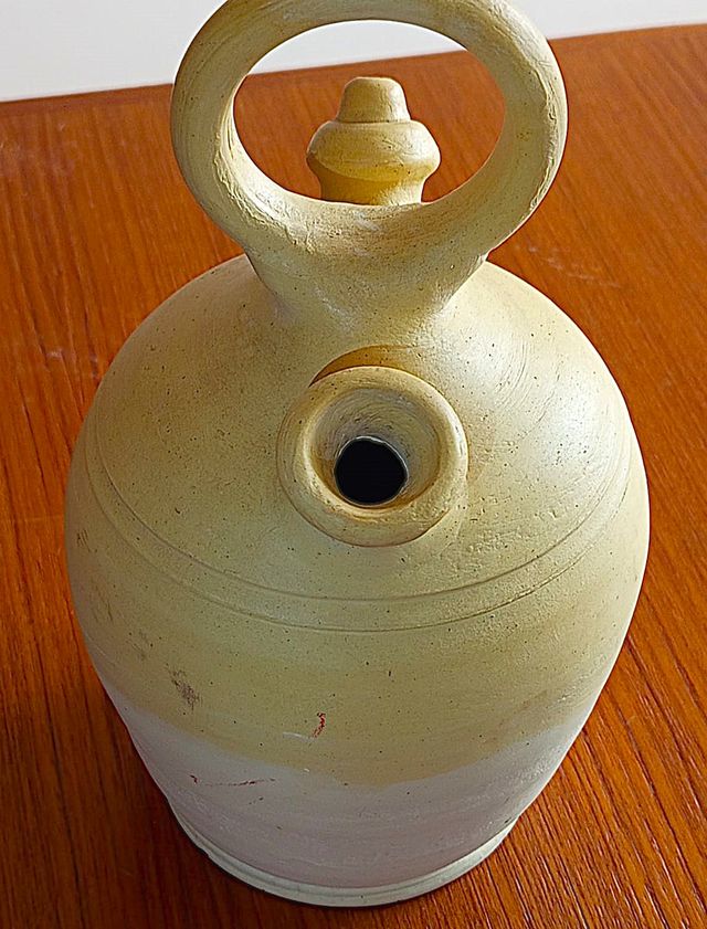 Botijo o Porrón Blanco de Barro