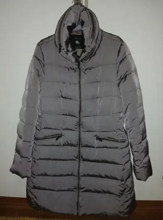 Abrigo de plumas gris Zara