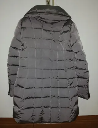 Abrigo de plumas gris Zara