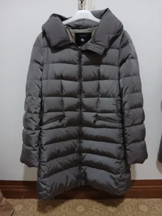 Abrigo de plumas gris Zara