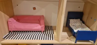 Casita de muñecas de madera