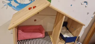 Casita de muñecas de madera