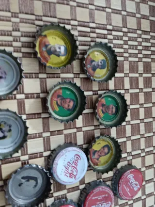 Chapas Coca-Cola y otras marcas (17 unidades)