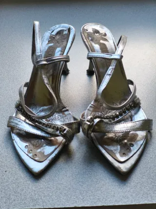 Sandálias Prata Elegantes com Brilhos