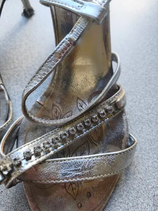 Sandálias Prata Elegantes com Brilhos